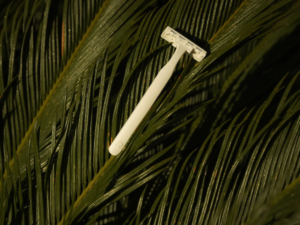 Plastic-Free Razors Compared: Bio-Based vs. Compostable Materials